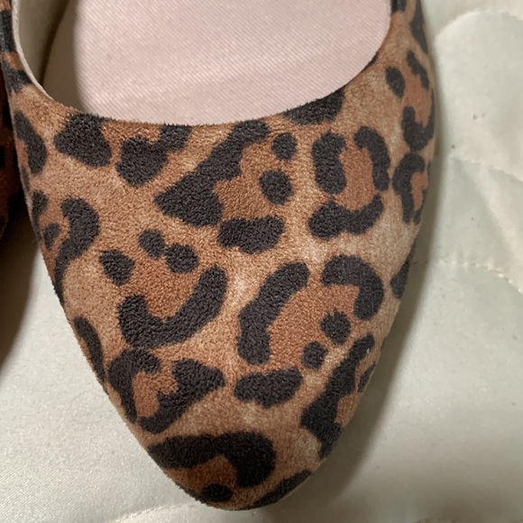 Leopard print suede flats. New condition. Size 7 - Picture 6 of 6